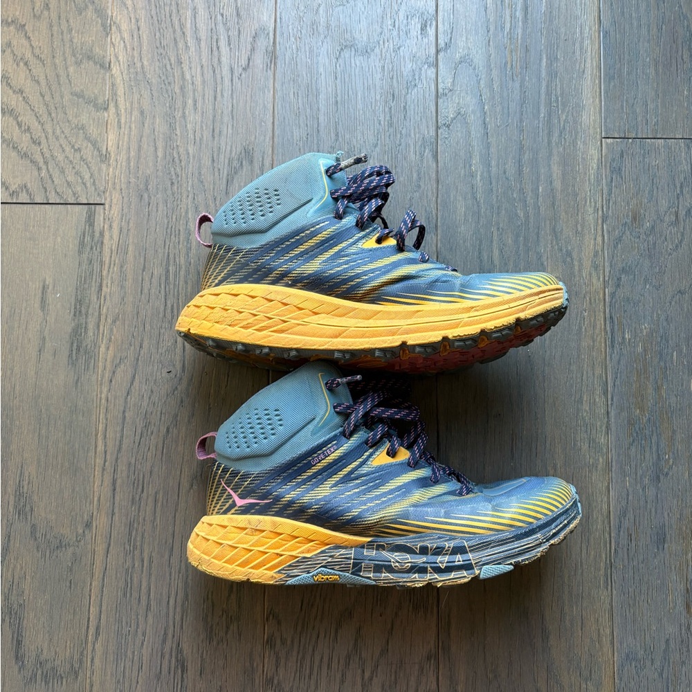 Women’s Hoka Speedgoat Mid 2 GTX, size 8